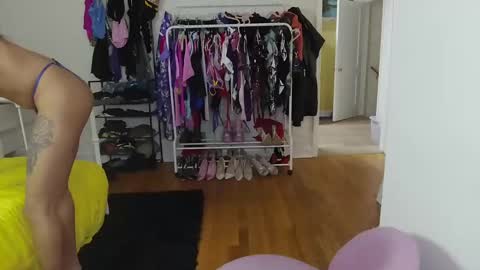 Yazmin Royal online show from 11/16/25, 08:20