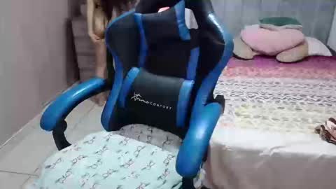 yeibles_hana2 online show from 10/17/25, 12:47