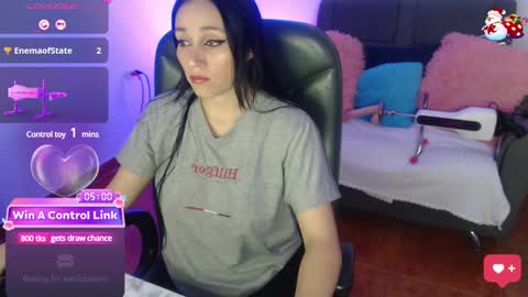 Snapshot of yeliana_sexy chatting on 12/21/24, 03:58 Valery online show from 12/21/24, 03:58