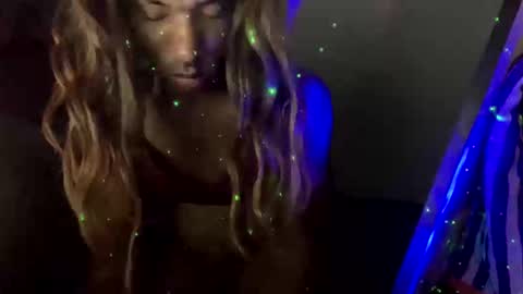 Ella Ts online show from 10/18/25, 10:38