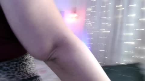 Snapshot of yellow_lily chatting on 01/11/25, 07:27 yellow_lily online show from 01/11/25, 07:27