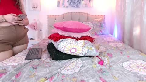 Snapshot of yellow_lily chatting on 03/04/25, 09:00 yellow_lily online show from 03/04/25, 09:00