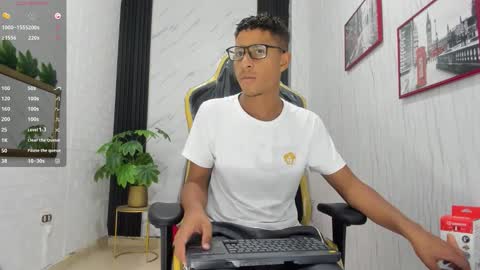 Snapshot of yeps_pluss chatting on 11/06/25, 07:37 M O R E N O online show from 11/06/25, 07:37