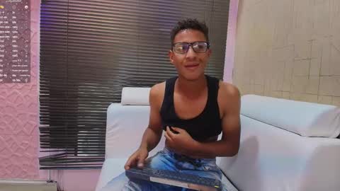 Snapshot of yeps_pluss chatting on 11/07/25, 09:59 M O R E N O online show from 11/07/25, 09:59