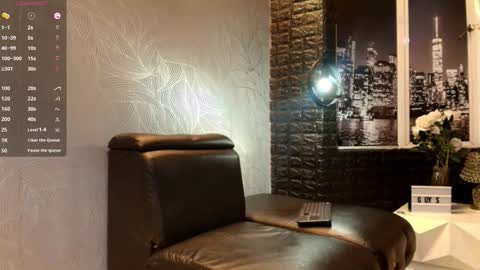 Snapshot of yeps_pluss chatting on 11/09/25, 12:42 M O R E N O online show from 11/09/25, 12:42