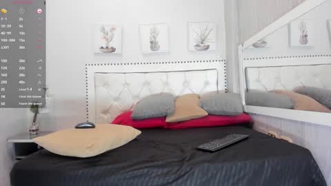 Snapshot of yeps_pluss chatting on 11/14/25, 07:45 M O R E N O online show from 11/14/25, 07:45