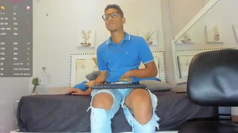 Snapshot of yeps_pluss chatting on 11/16/25, 08:36 M O R E N O online show from 11/16/25, 08:36