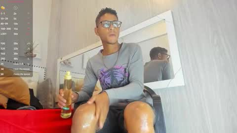 Snapshot of yeps_pluss chatting on 11/24/25, 08:52 M O R E N O online show from 11/24/25, 08:52