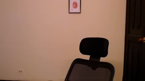 Yeff ind. model  online show from 12/17/24, 08:32