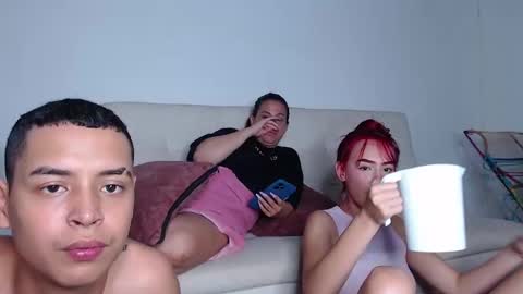 Snapshot of yessica_08 chatting on 09/20/25, 06:25 yessica and andres online show from 09/20/25, 06:25