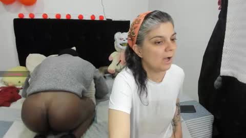 yinyyanghot online show from 10/28/25, 10:12