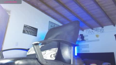 Snapshot of yio__cohen chatting on 01/11/25, 06:35 yio cohen online show from 01/11/25, 06:35