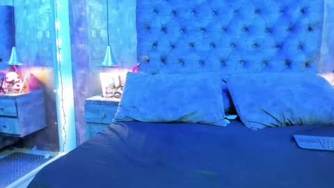 yiyisandoval online show from 11/20/25, 07:57