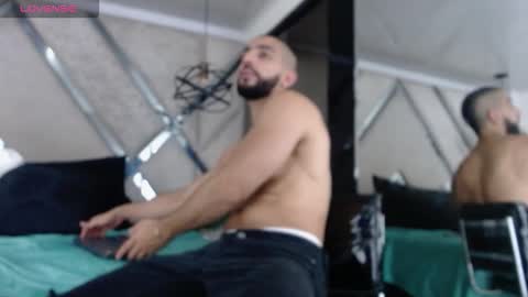 Yiyo online show from 10/19/25, 05:30