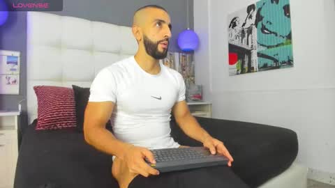 Yiyo online show from 10/23/25, 08:29