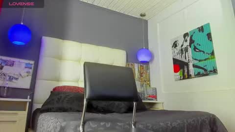 Yiyo online show from 11/10/25, 02:21