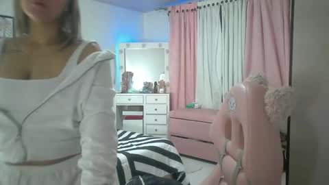 Snapshot of yokiko_daring chatting on 09/09/25, 01:43 yokiko online show from 09/09/25, 01:43