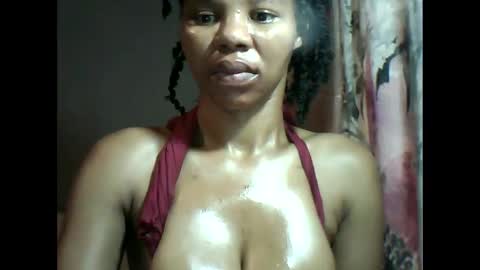 Snapshot of yoncexx25 chatting on 03/04/25, 04:49 amazingkellyxx online show from 03/04/25, 04:49