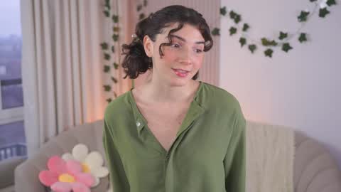 Snapshot of you_fell_in_love chatting on 12/06/24, 07:10 Elizabeth brunette -- Darline blonde online show from 12/06/24, 07:10