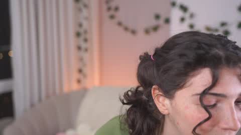 Snapshot of you_fell_in_love chatting on 12/06/24, 01:33 Elizabeth brunette -- Darline blonde online show from 12/06/24, 01:33
