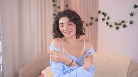 Snapshot of you_fell_in_love chatting on 12/07/24, 10:12 Elizabeth brunette -- Darline blonde online show from 12/07/24, 10:12