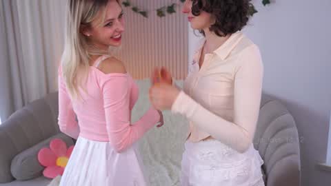 Snapshot of you_fell_in_love chatting on 12/14/24, 07:29 Elizabeth brunette -- Darline blonde online show from 12/14/24, 07:29