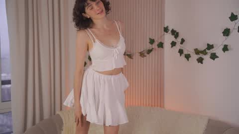 Snapshot of you_fell_in_love chatting on 12/20/24, 07:12 Elizabeth brunette -- Darline blonde online show from 12/20/24, 07:12