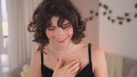 Snapshot of you_fell_in_love chatting on 12/22/24, 07:11 Elizabeth brunette -- Darline blonde online show from 12/22/24, 07:11