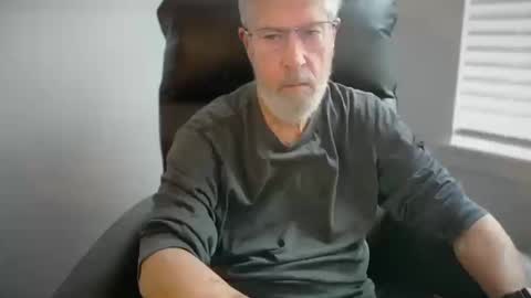 Colorado Guy Straight online show from 10/10/25, 02:05