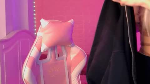 Snapshot of your___barbie chatting on 02/10/25, 07:17 Barbie online show from 02/10/25, 07:17