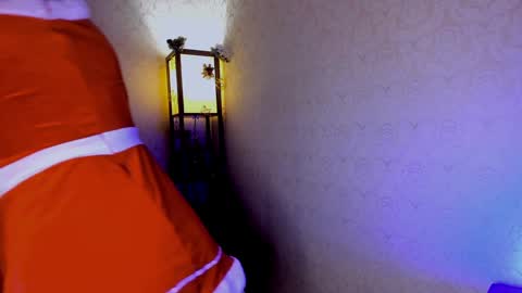 Cora online show from 12/24/24, 05:34