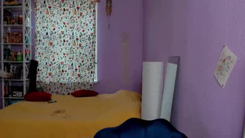 Leslie online show from 09/18/25, 01:35