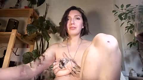 Snapshot of your_little_mom chatting on 01/09/25, 08:44 Viky online show from 01/09/25, 08:44