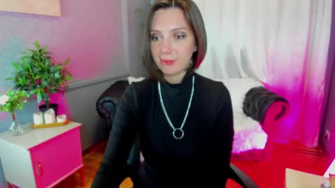 Snapshot of your_little_mom chatting on 01/21/25, 01:43 Viky online show from 01/21/25, 01:43