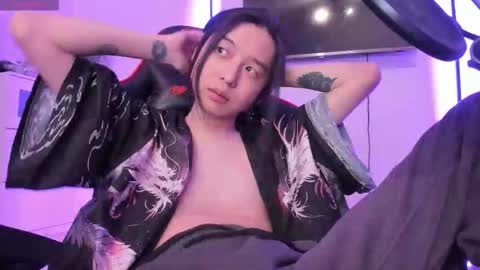 Snapshot of your_little_twink chatting on 11/04/25, 12:54 Han online show from 11/04/25, 12:54