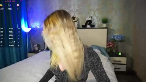 Mary online show from 10/25/25, 08:14