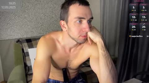 Snapshot of your_new_boyfriend17 chatting on 03/12/25, 04:35 Your new boyfriend17 online show from 03/12/25, 04:35