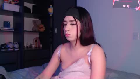 Snapshot of your_rosalie chatting on 11/13/25, 03:49 your_rosalie online show from 11/13/25, 03:49