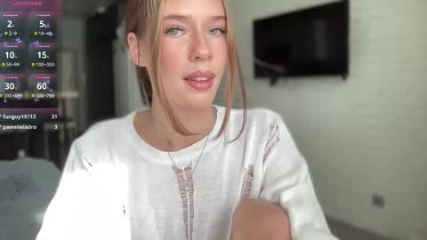 Mia  online show from 09/26/25, 11:03