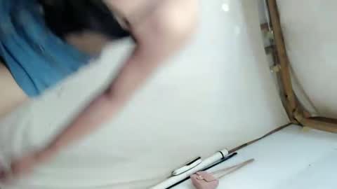 Snapshot of yourbabyriana chatting on 11/17/25, 04:40 Angel online show from 11/17/25, 04:40