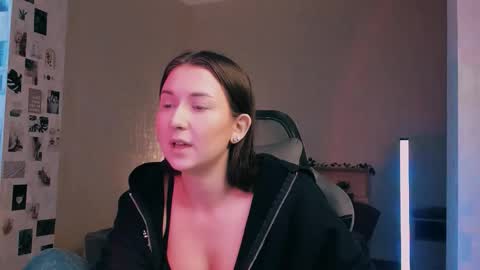 Snapshot of yourcandymint chatting on 11/04/25, 10:03 Alia online show from 11/04/25, 10:03