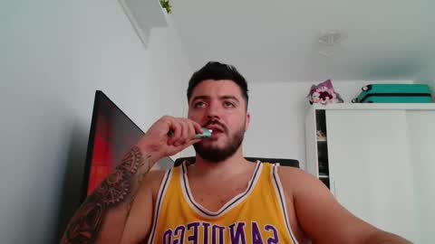 Crush online show from 10/11/25, 08:24