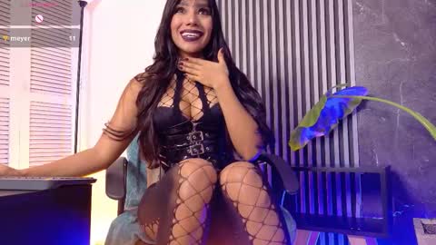 Selena online show from 11/16/25, 10:21