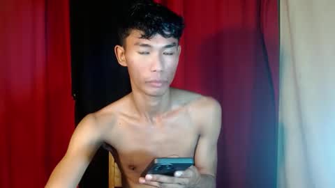 Snapshot of yourdreamboyx chatting on 12/01/24, 05:13 Rence online show from 12/01/24, 05:13
