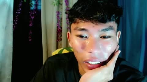 Snapshot of yourdreamboyx chatting on 12/24/24, 11:33 Rence online show from 12/24/24, 11:33