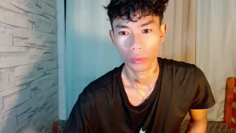 Snapshot of yourdreamboyx chatting on 12/30/24, 04:09 Rence online show from 12/30/24, 04:09