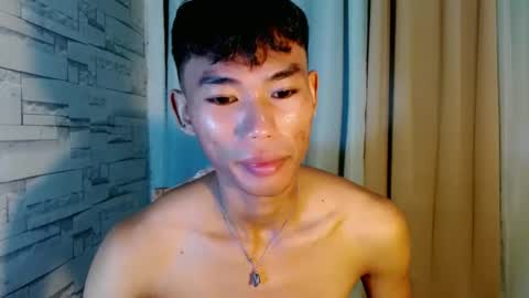 Snapshot of yourdreamboyx chatting on 01/01/25, 01:37 Rence online show from 01/01/25, 01:37