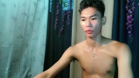 Snapshot of yourdreamboyx chatting on 01/29/25, 06:43 Rence online show from 01/29/25, 06:43