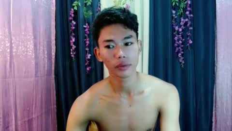 Snapshot of yourdreamboyx chatting on 02/25/25, 01:41 Rence online show from 02/25/25, 01:41