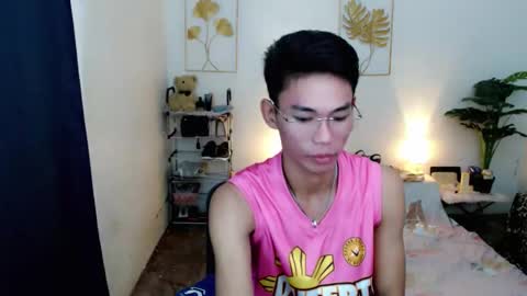 Snapshot of yourdreamboyx chatting on 10/27/25, 04:49 Rence online show from 10/27/25, 04:49